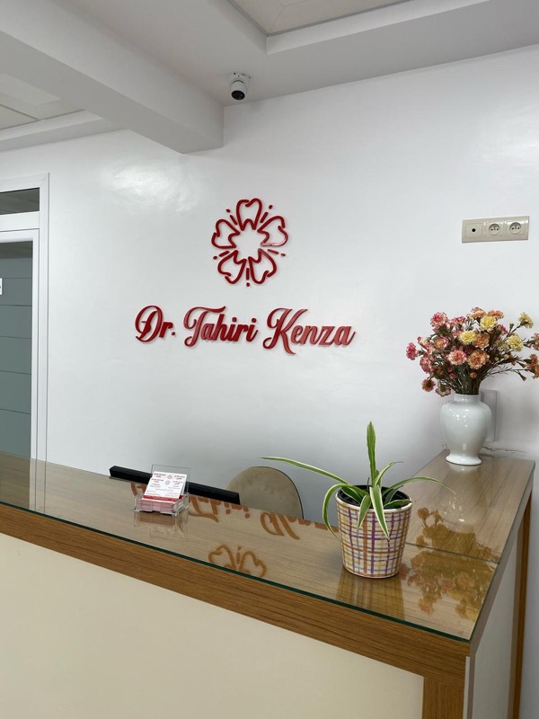 Réception du Cabinet Dentaire Tahiri à Agadir - Espace d'accueil moderne Hay Mohammadi